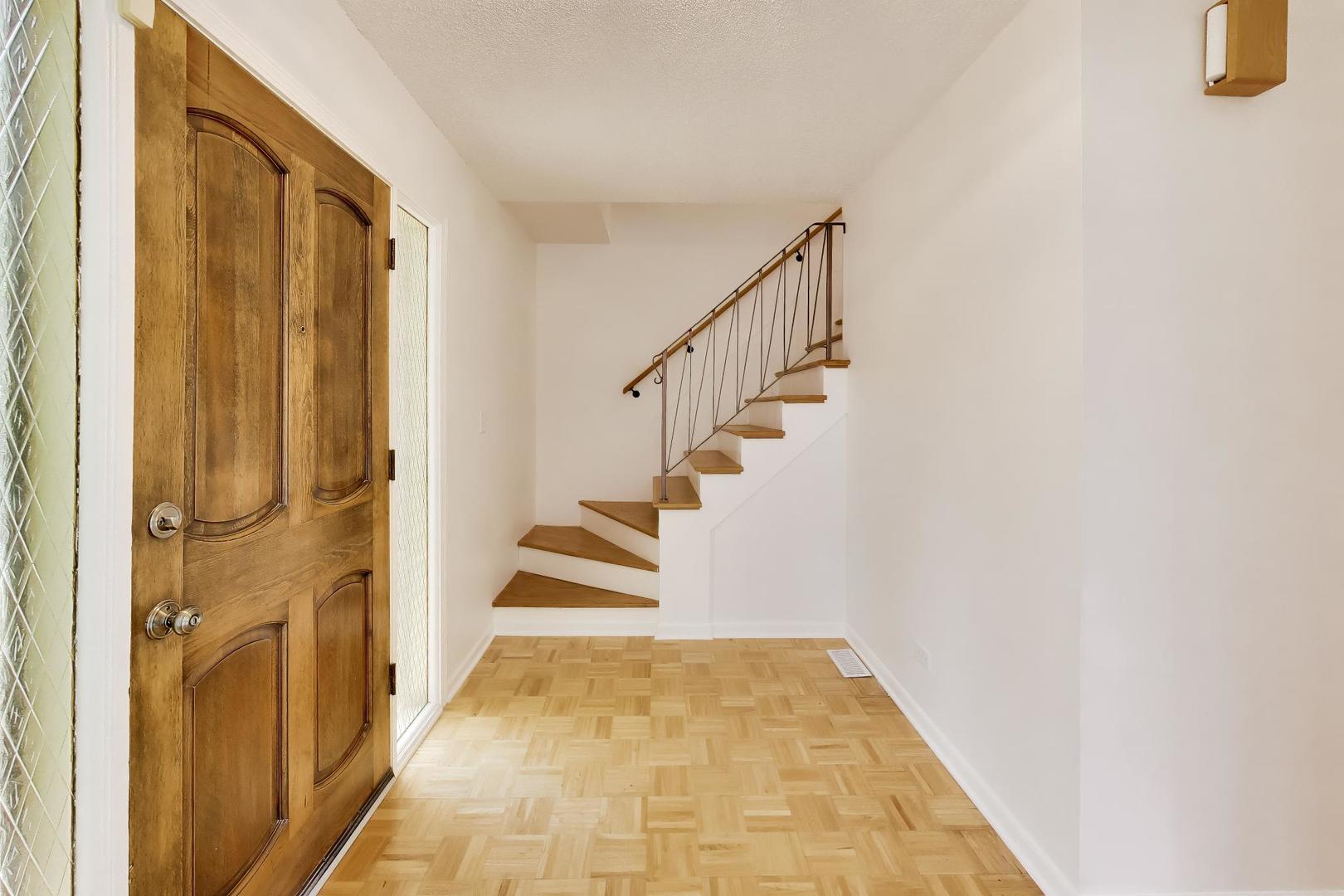 3rd image of 10S324 Hampshire Ln, Willowbrook, IL 60527 | MLS# 12715414