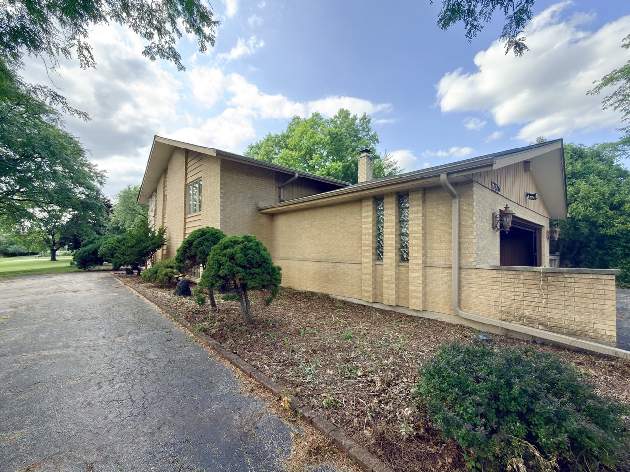 5th image of 7826 Dunham Rd, Downers Grove, IL 60516 | MLS# 12715424