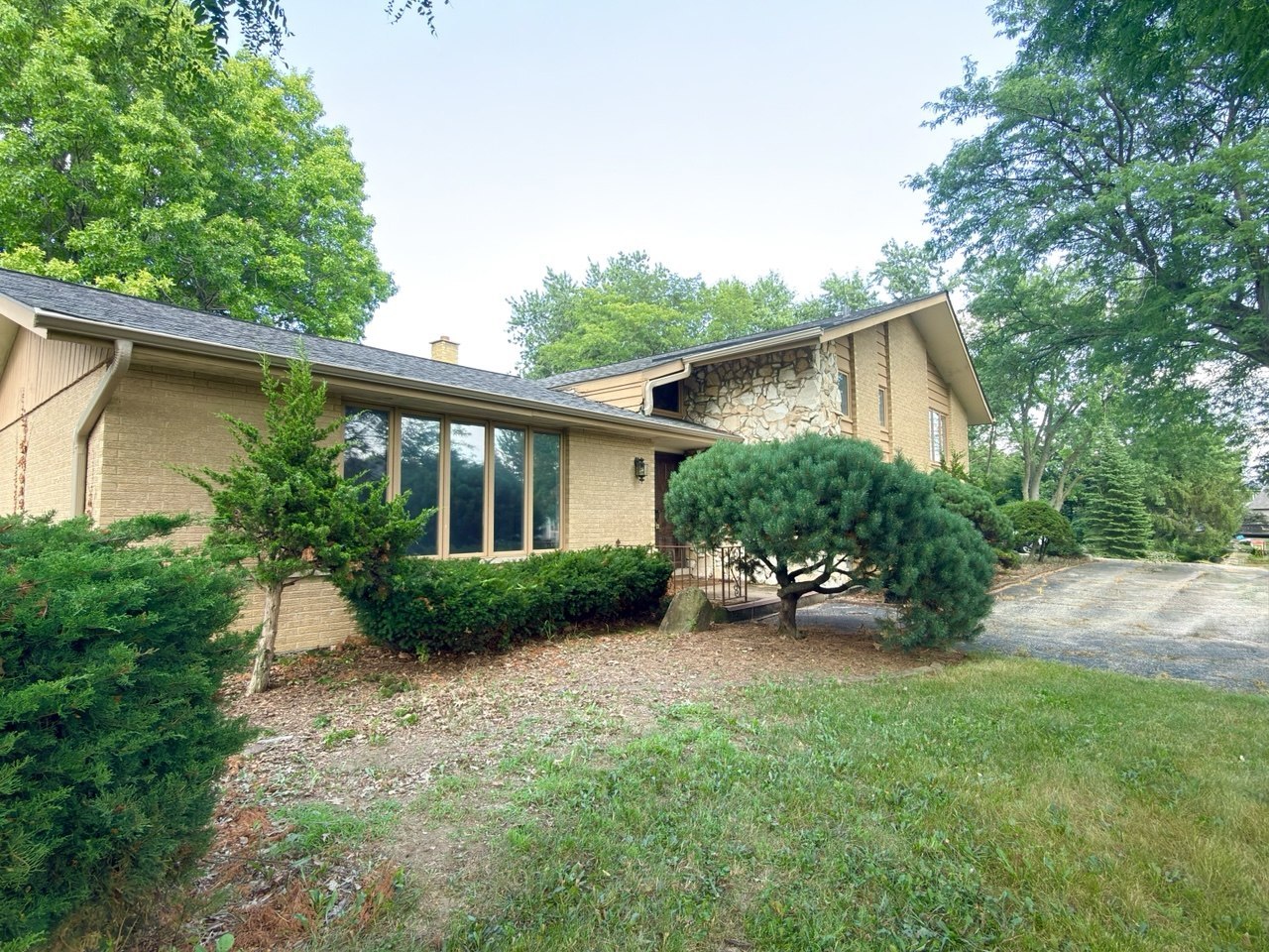 3rd image of 7826 Dunham Rd, Downers Grove, IL 60516 | MLS# 12715424