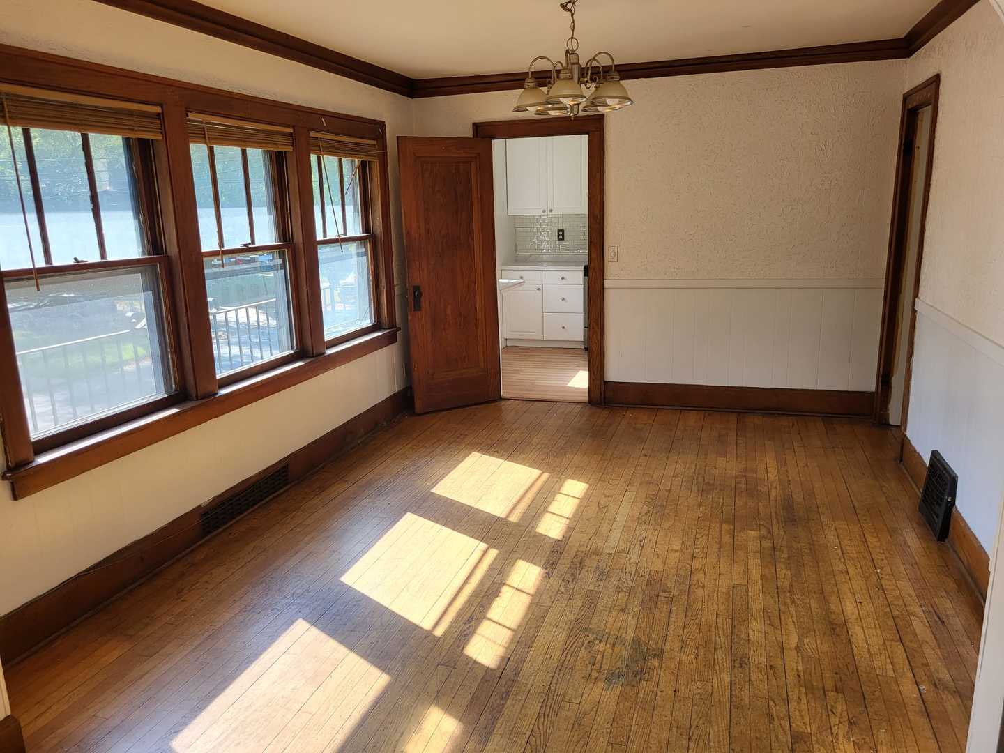 3rd image of 1402 N Church St, Rockford, IL 61103 | MLS# 12715445