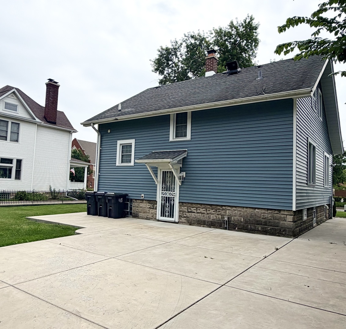 3rd image of 264 E 161St Pl, South Holland, IL 60473 | MLS# 12715475