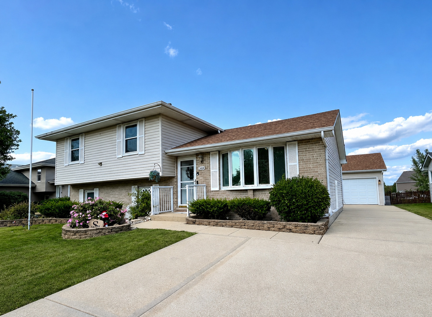 2nd image of 1414 Howland Dr, Joliet, IL 60431 | MLS# 12715476