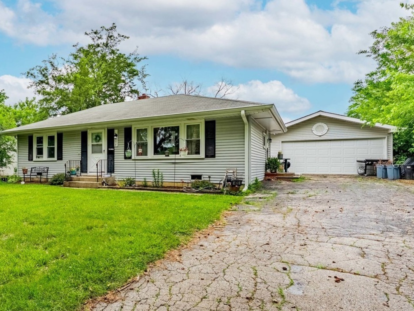 image of 405 N Iowa Ave, Villa Park, IL 60181 | MLS# 12715477