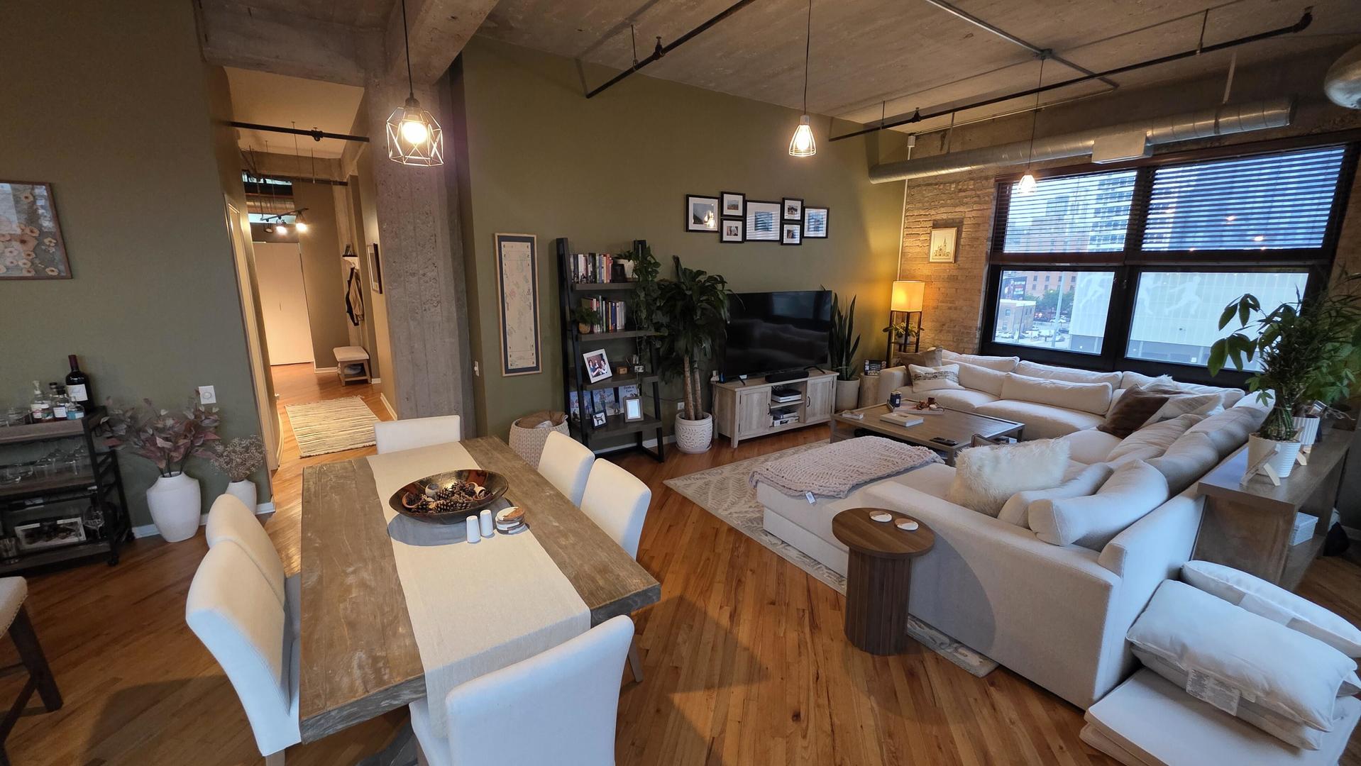 2nd image of 210 S Desplaines St #512, Chicago, IL 60661 | MLS# 12715547