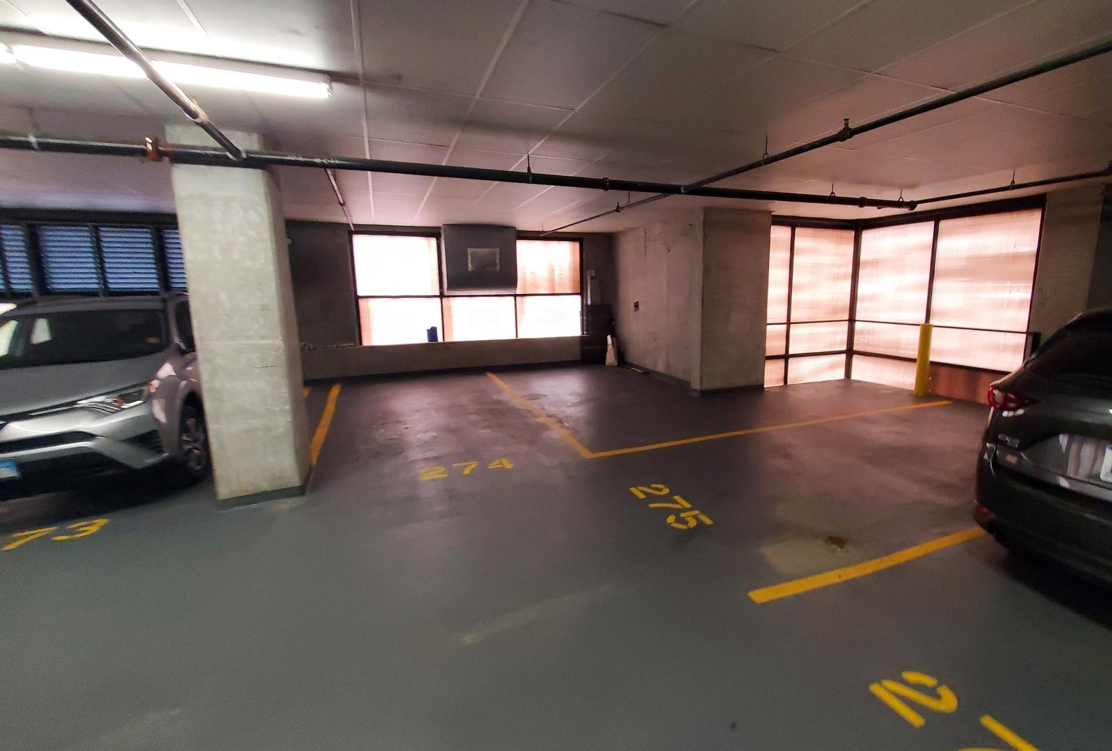 2nd image of 210 S Desplaines St, Chicago, IL 60661