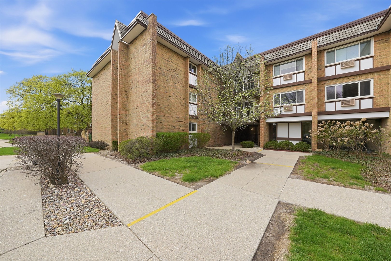 1st image of 300 Claymoor Rd #2E, Hinsdale, IL 60521 | MLS# 12715559