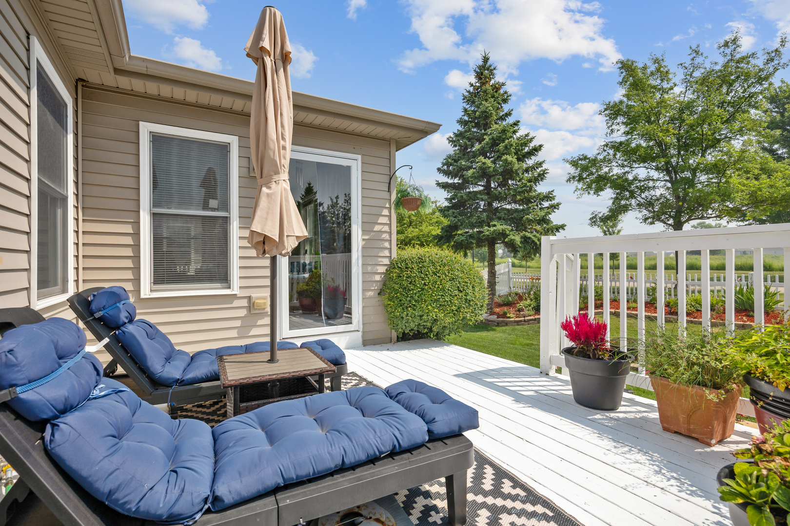 2nd image of 823 Karen Dr, Hampshire, IL 60140