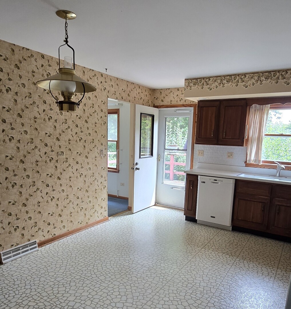 5th image of 12135 Hillcrest Dr, Lemont, IL 60439 | MLS# 12715647