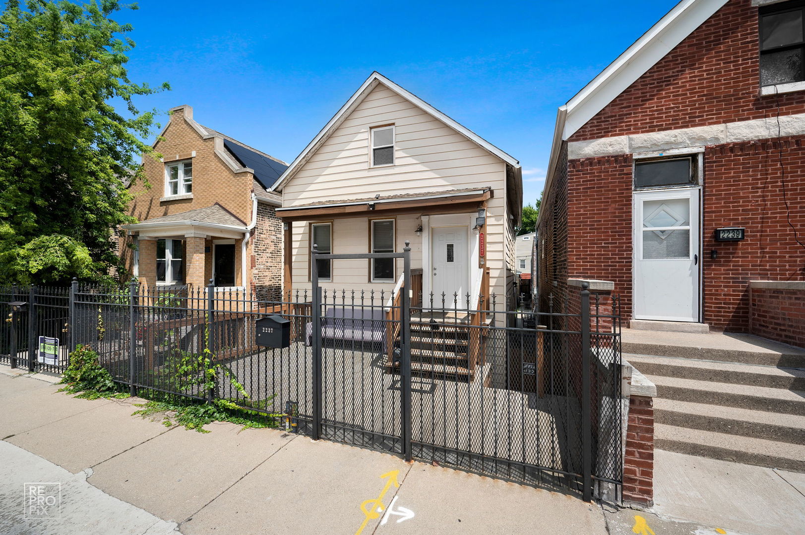 4th image of 2237 S Oakley Ave, Chicago, IL 60608 | MLS# 12715696