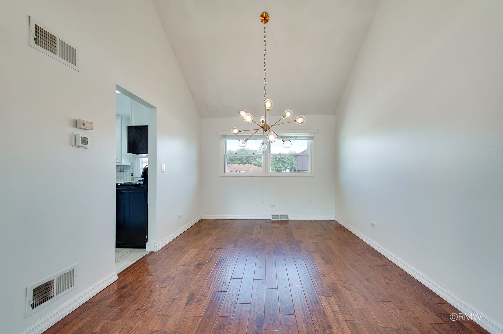 4th image of 1233 N Hickory Trl, Addison, IL 60101 | MLS# 12715702