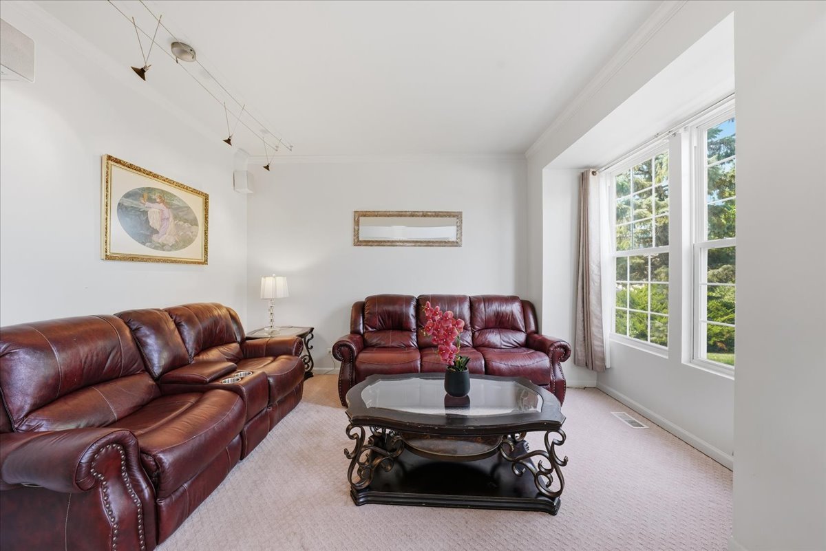 4th image of 663 Huntington Blvd, West Dundee, IL 60118 | MLS# 12715806