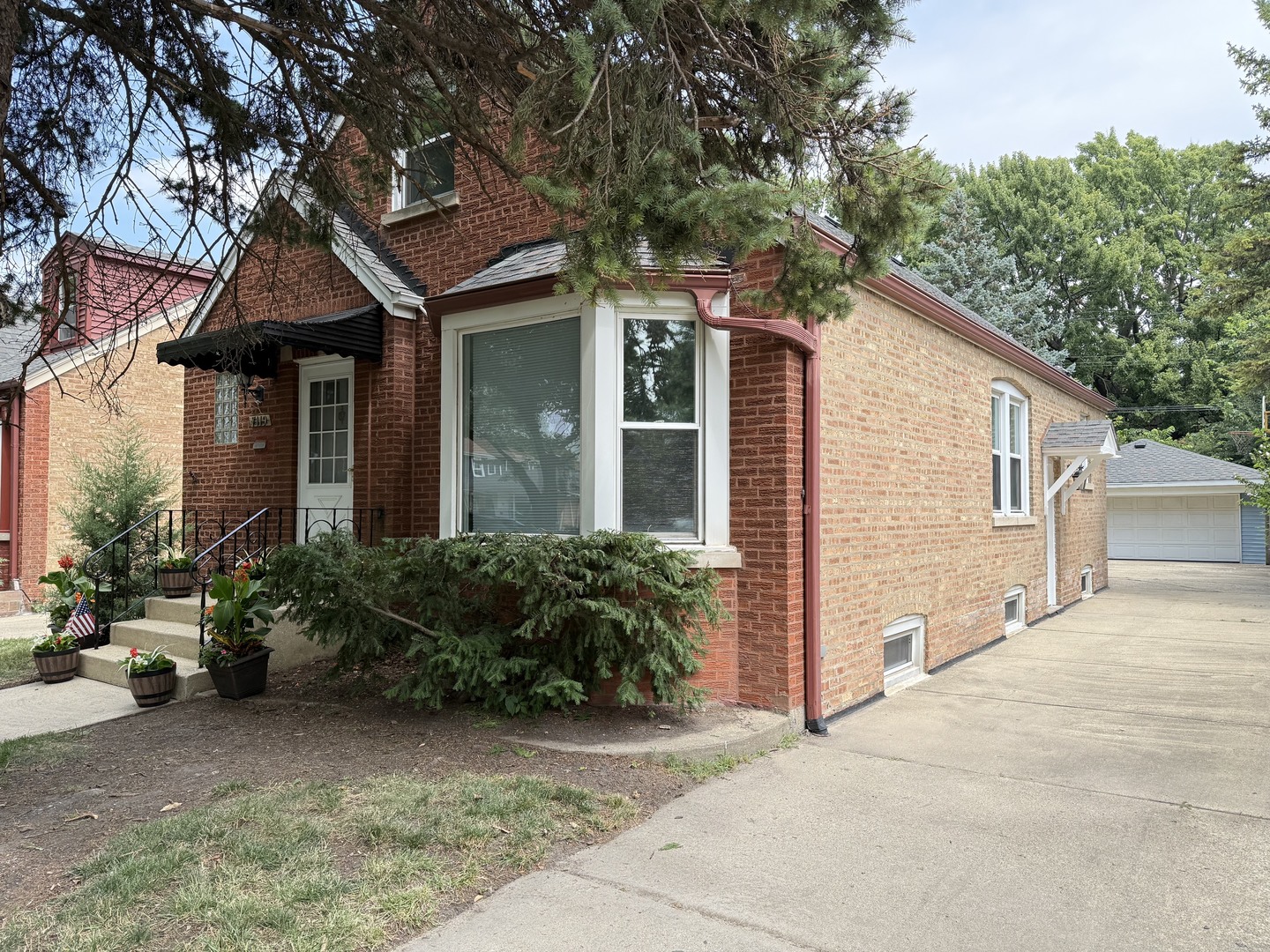 2nd image of 7119 N Merrimac Ave, Chicago, IL 60646 | MLS# 12715852