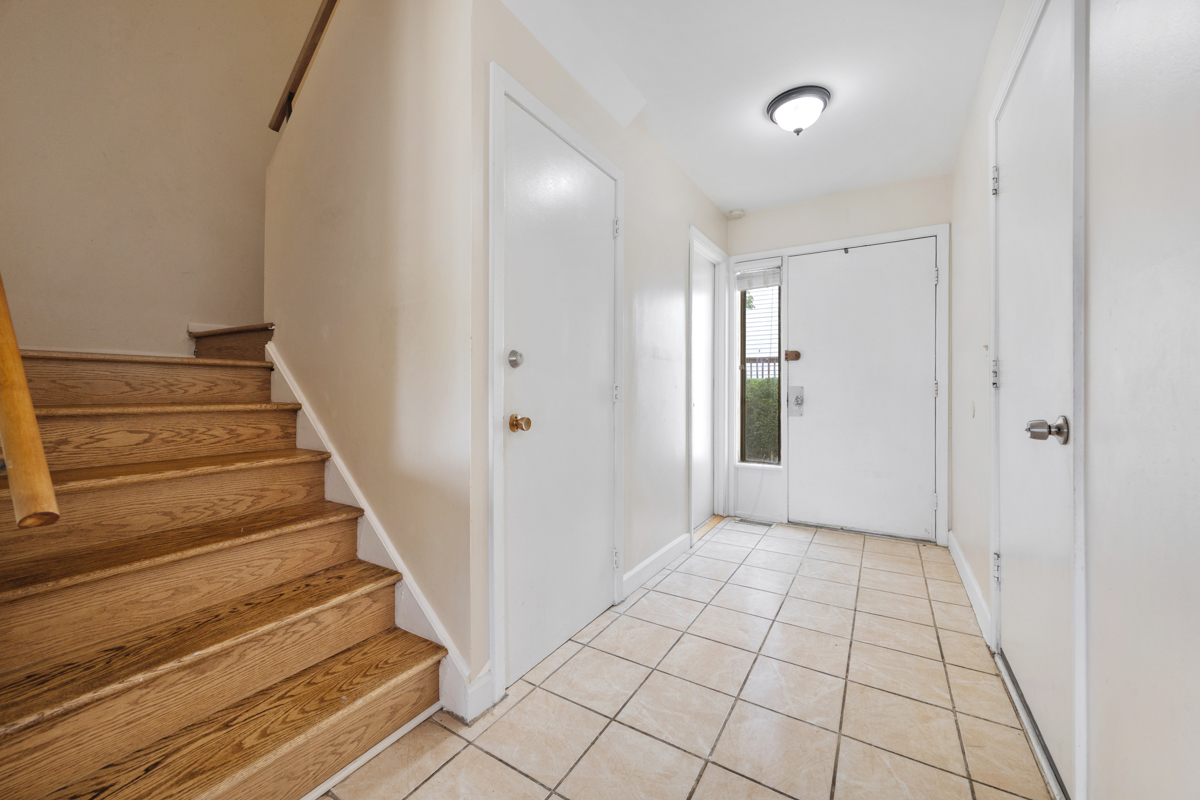 2nd image of 369 Cedar Tree Ct, Hoffman Estates, IL 60169 | MLS# 12715891