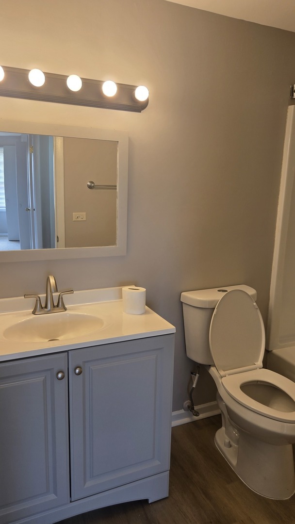 2nd image of 1688 Queensbury Cir, Hoffman Estates, IL 60169