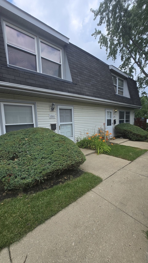 2nd image of 1688 Queensbury Cir #0, Hoffman Estates, IL 60169 | MLS# 12716008