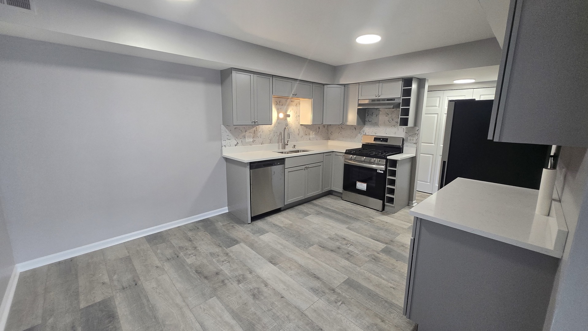 4th image of 1688 Queensbury Cir #0, Hoffman Estates, IL 60169 | MLS# 12716008