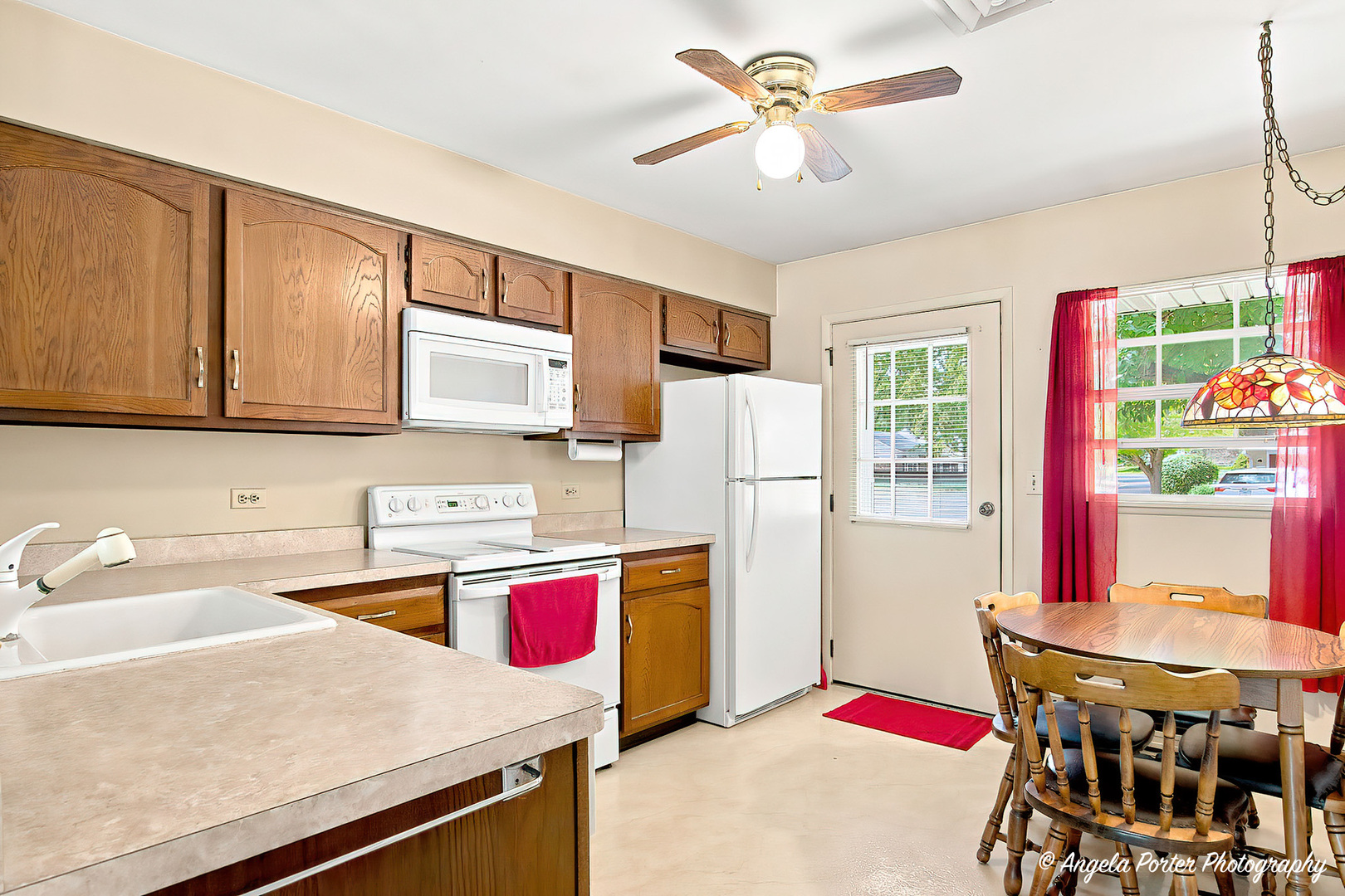 4th image of 7404 Crest Hill Ct #215, Fox Lake, IL 60020 | MLS# 12716030