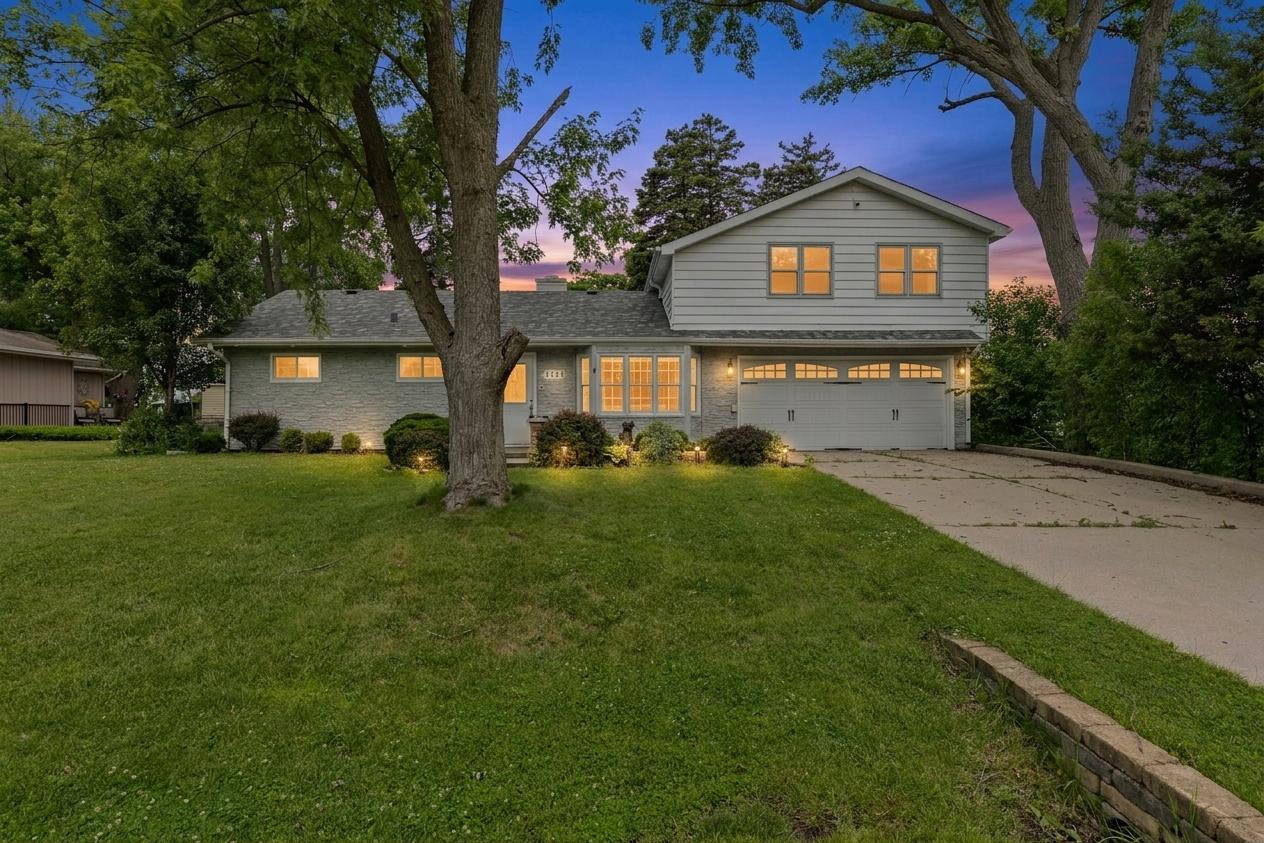 1st image of 5524 S Bruner St, Hinsdale, IL 60521 | MLS# 12716052