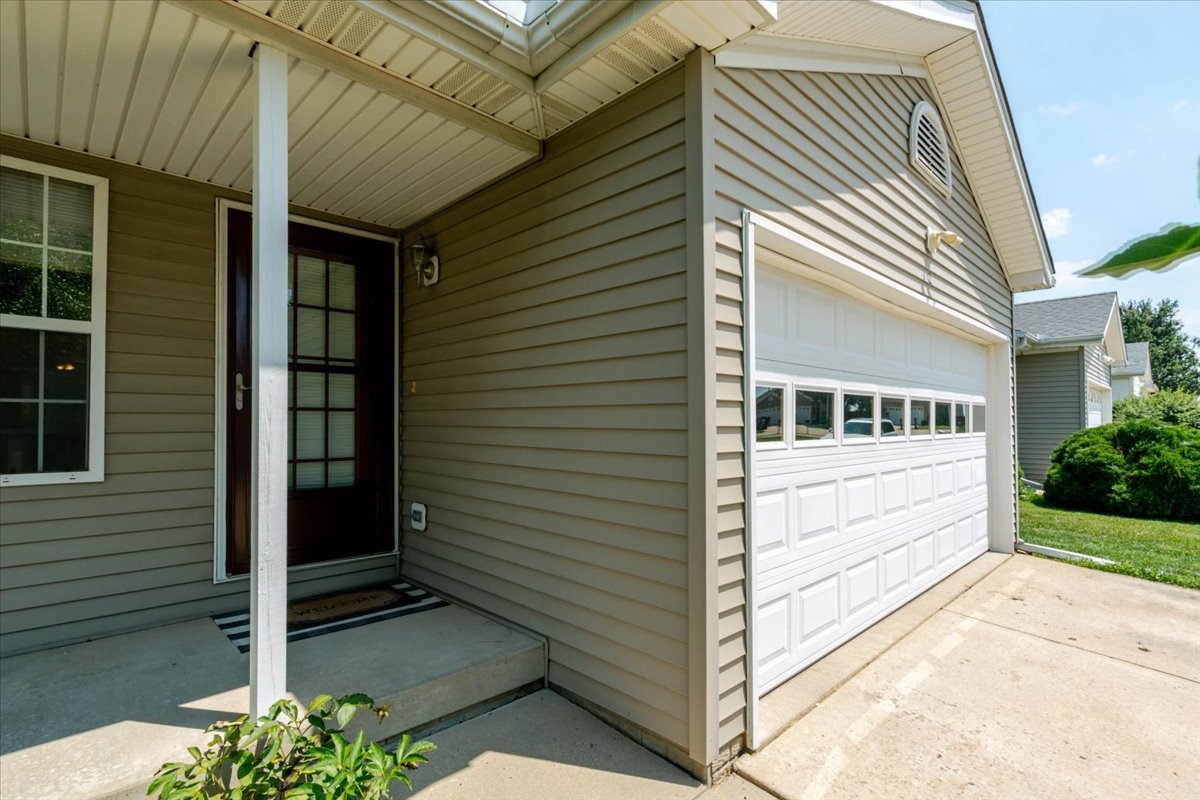 4th image of 2 Harrison Ct, Bloomington, IL 61704 | MLS# 12716232