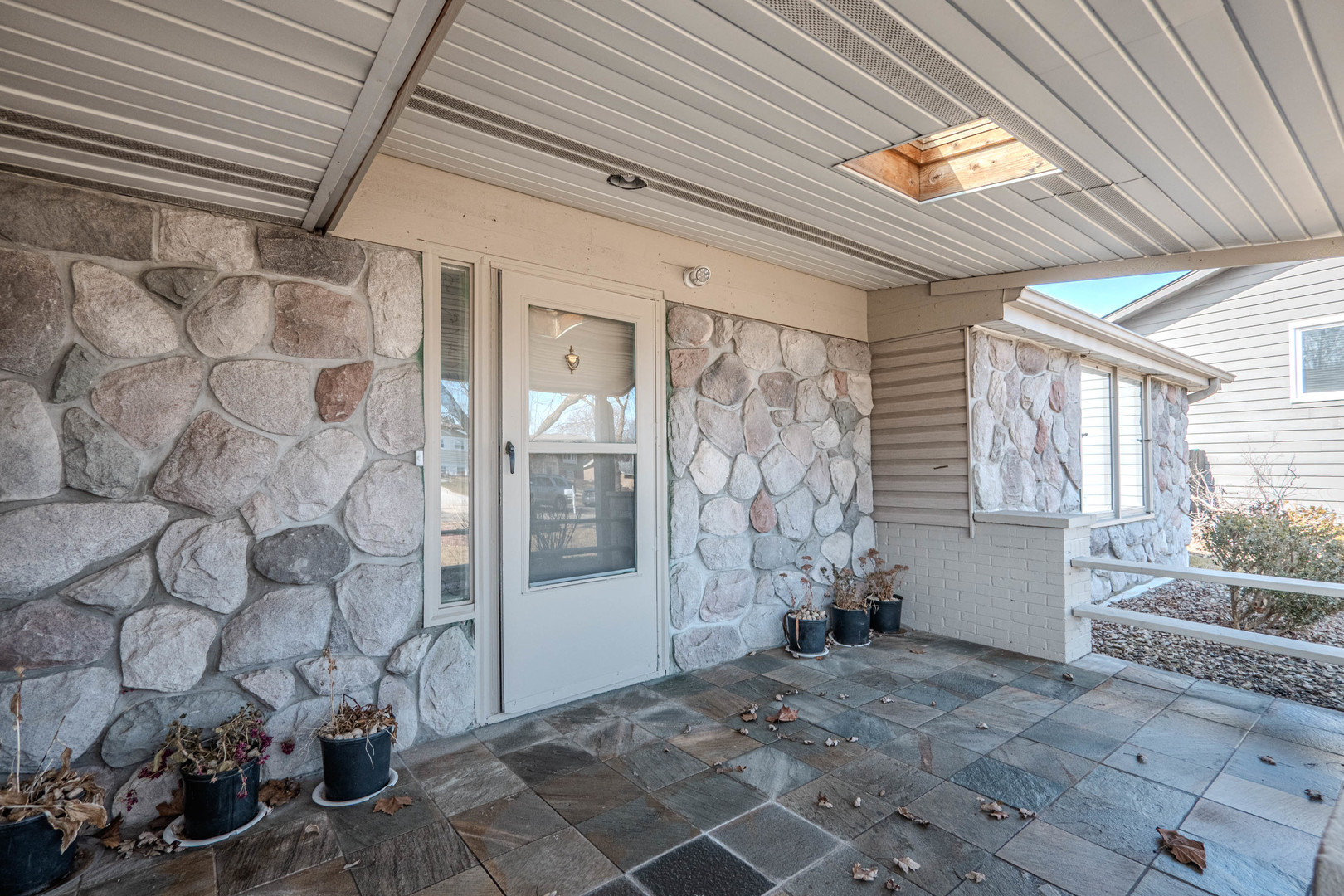 3rd image of 2S164 Beaumont Ln, Lombard, IL 60148 | MLS# 12716254