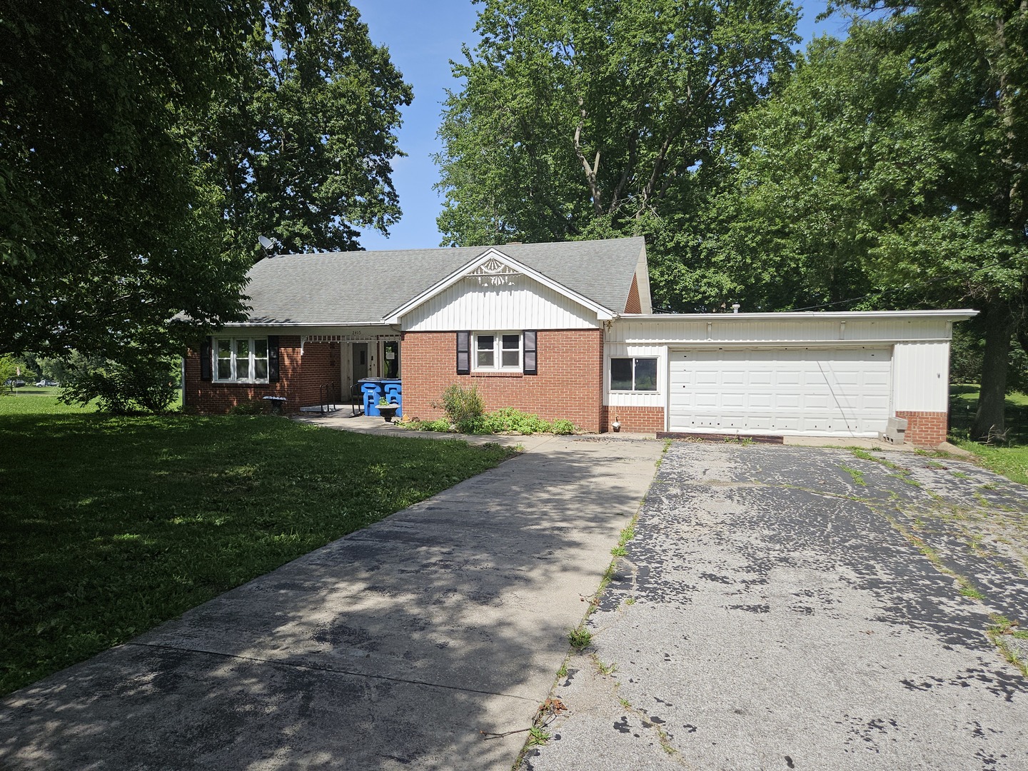 1st image of 2415 College Dr, Mt Carmel, IL 62863 | MLS# 12716274