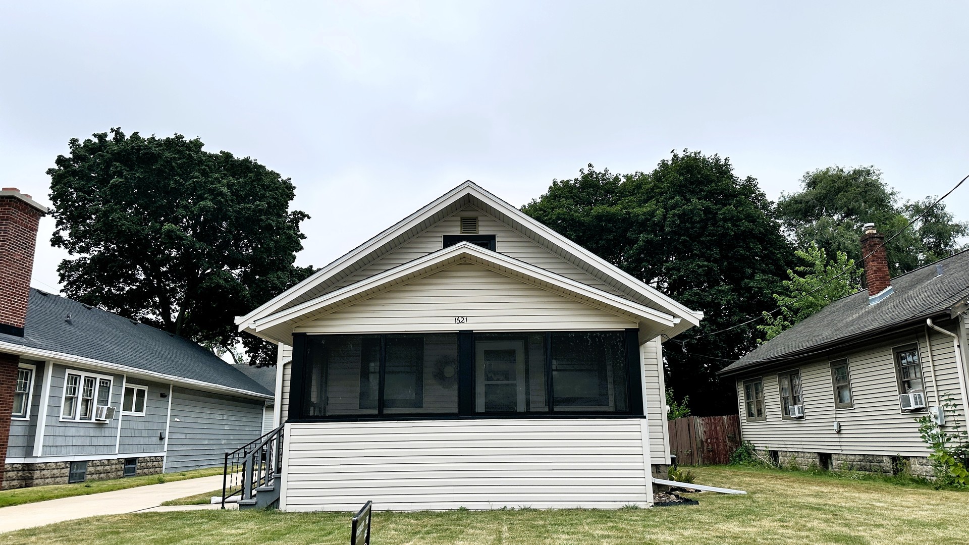 Homes for sale in Rockford, IL | 1621 Latham St, Rockford, IL 61103 | MLS# 12716285