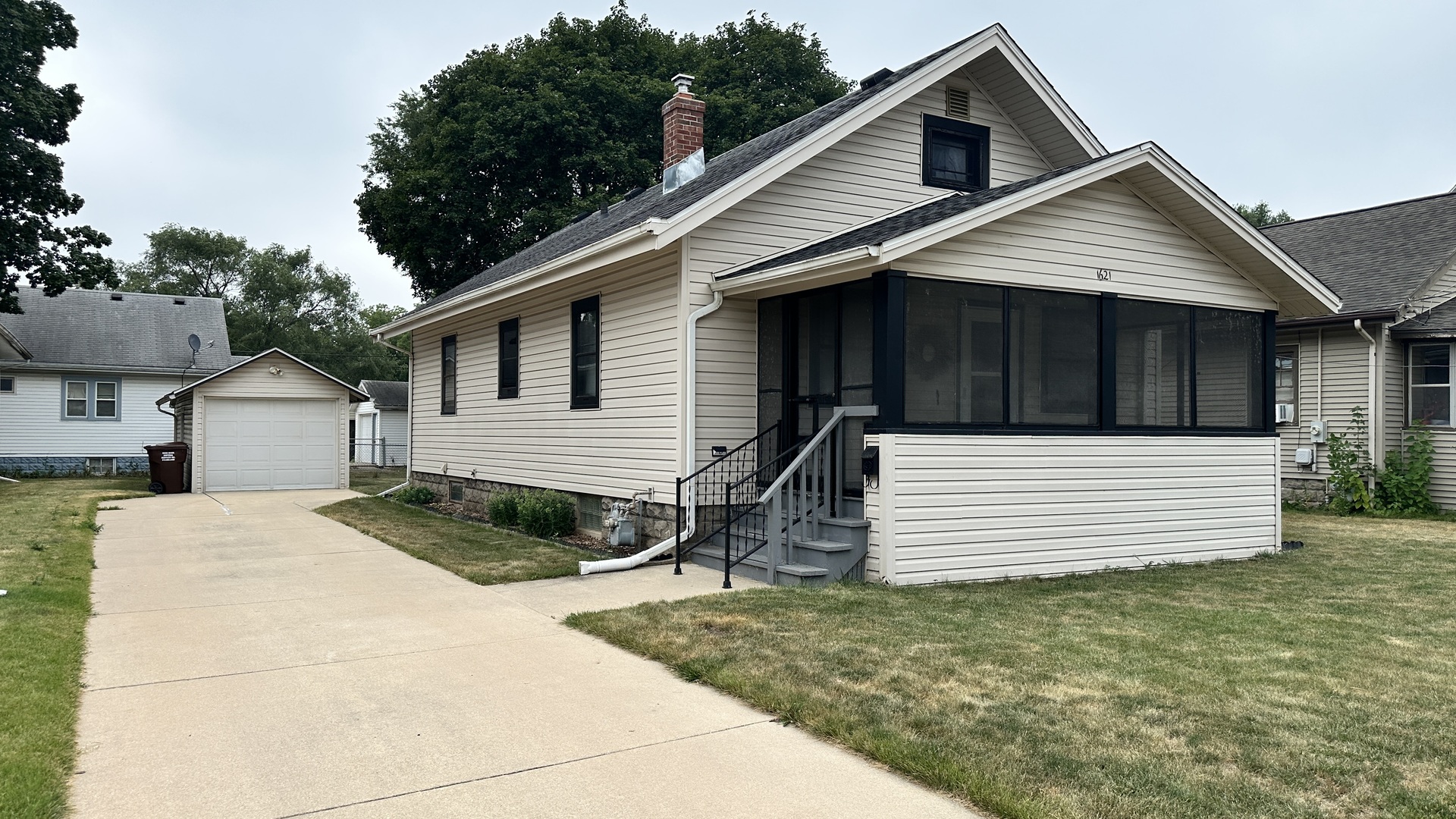 3rd image of 1621 Latham St, Rockford, IL 61103 | MLS# 12716285