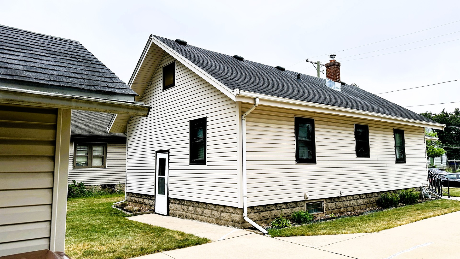 5th image of 1621 Latham St, Rockford, IL 61103 | MLS# 12716285