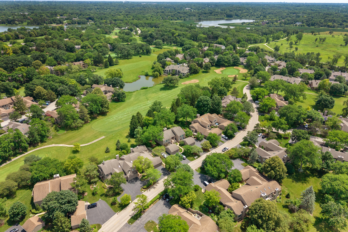 3rd image of 1285 Oak Hl Rd, Lake Barrington, IL 60010