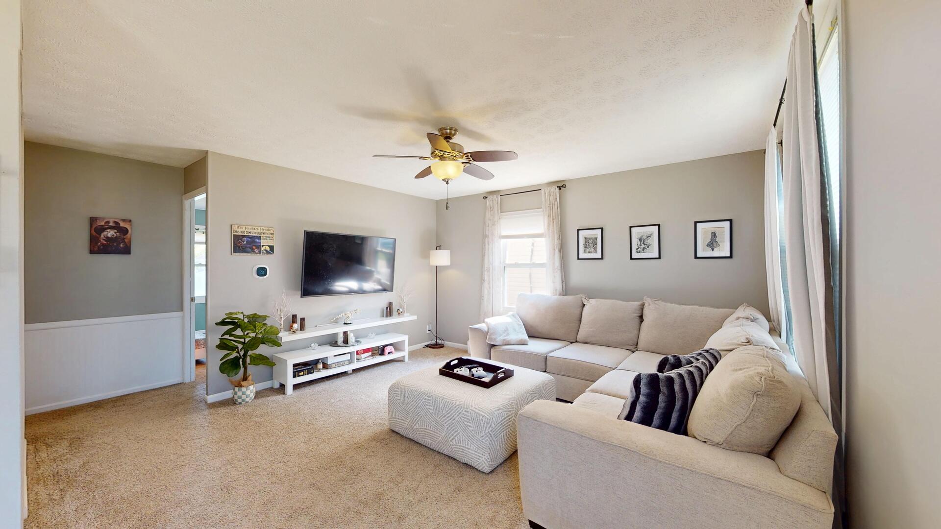 5th image of 100 Edgewood Dr, Streamwood, IL 60107 | MLS# 12716362