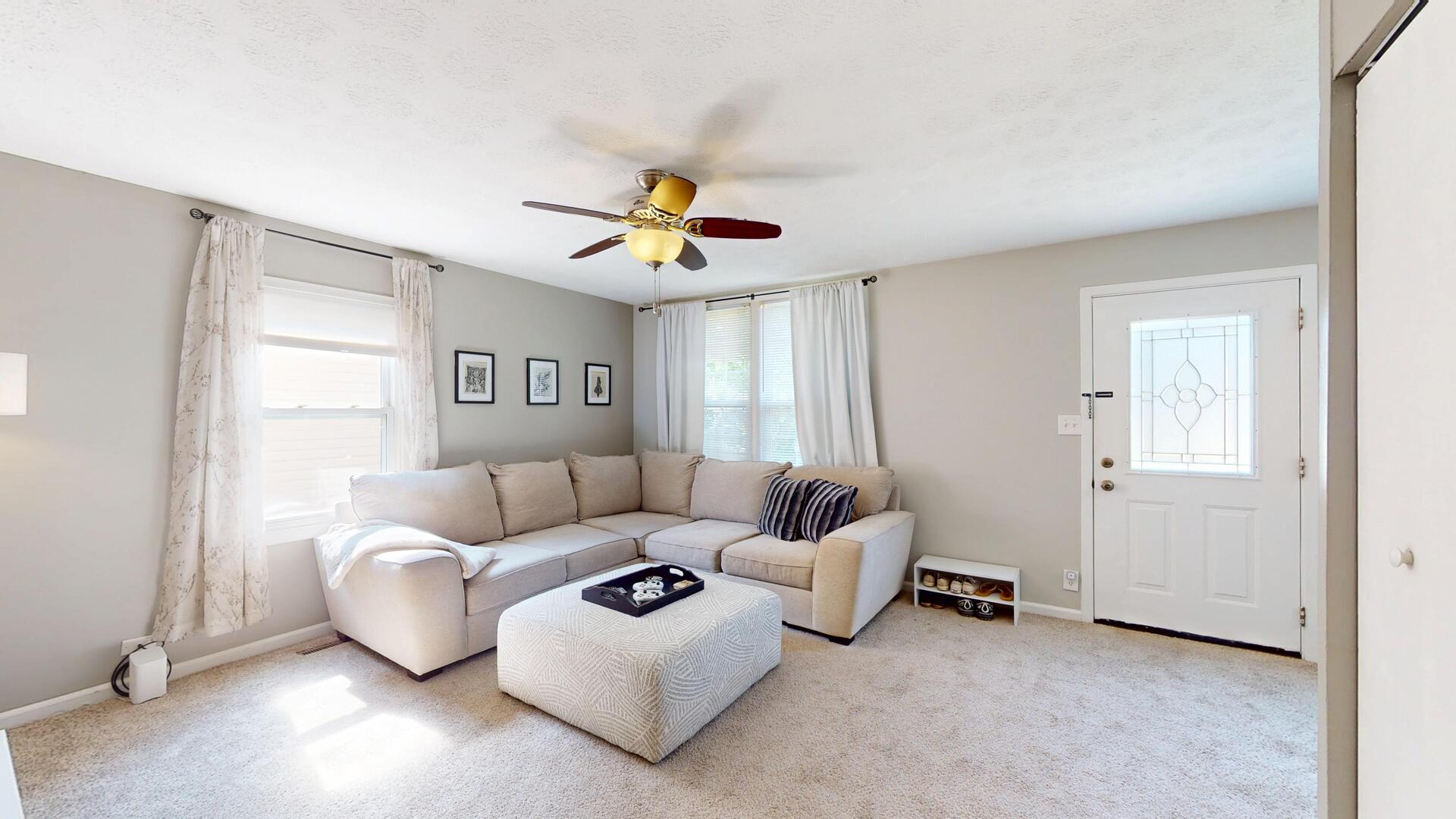 4th image of 100 Edgewood Dr, Streamwood, IL 60107 | MLS# 12716362