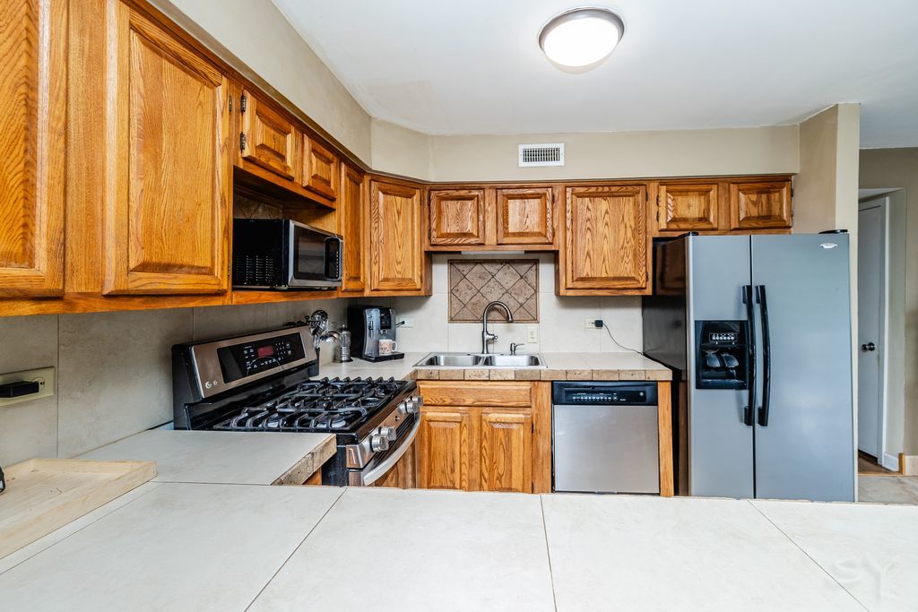 5th image of 2016 Raleigh Pl, Hoffman Estates, IL 60169 | MLS# 12716430