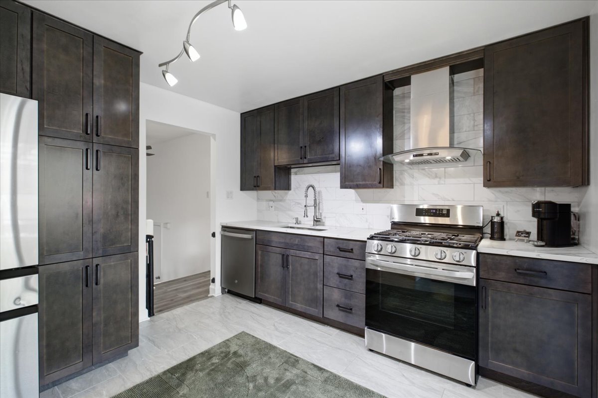 3rd image of 17 Windgate Ct, Streamwood, IL 60107 | MLS# 12716441