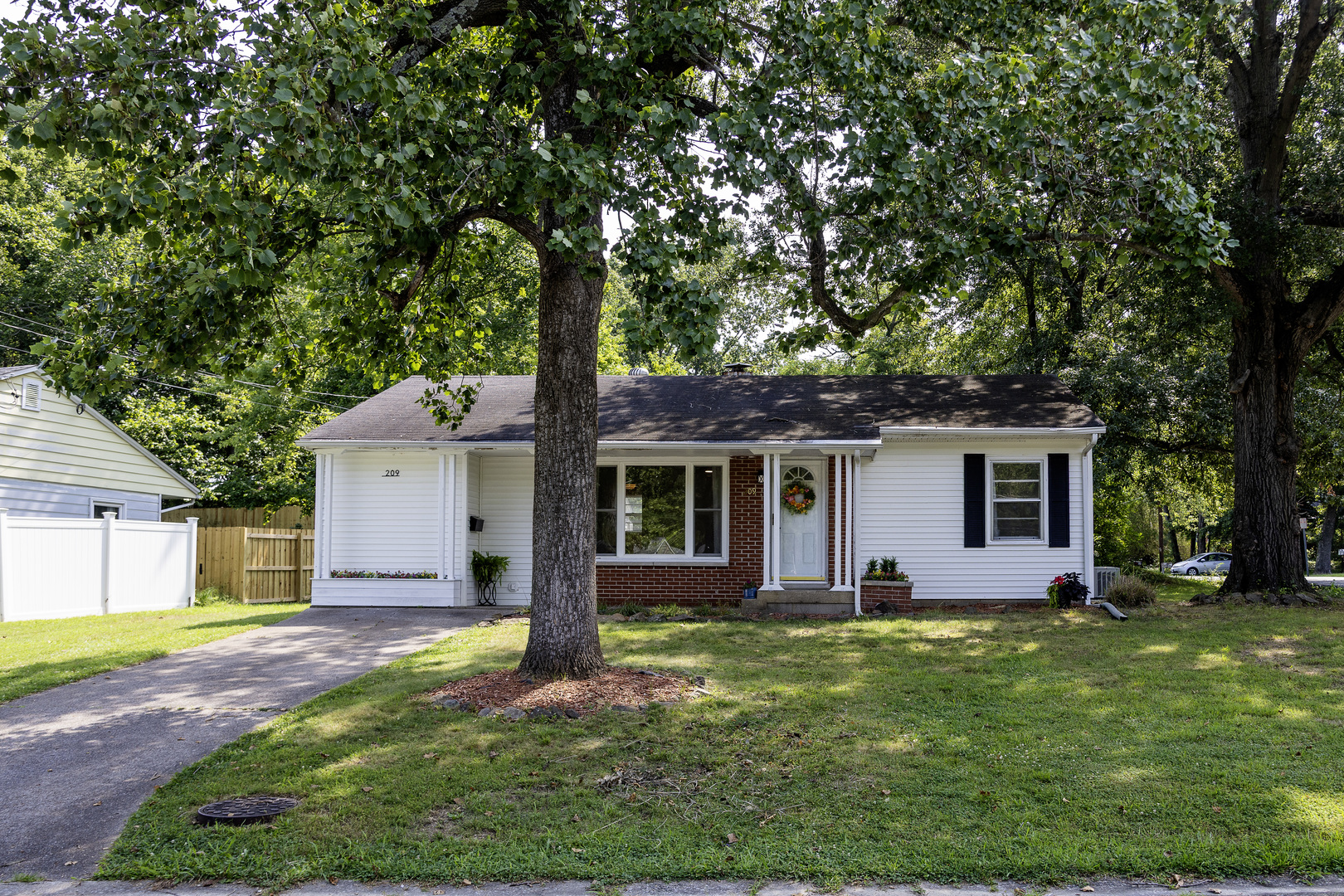 2nd image of 209 S Brook Ln W, Carbondale, IL 62901 | MLS# 12716453