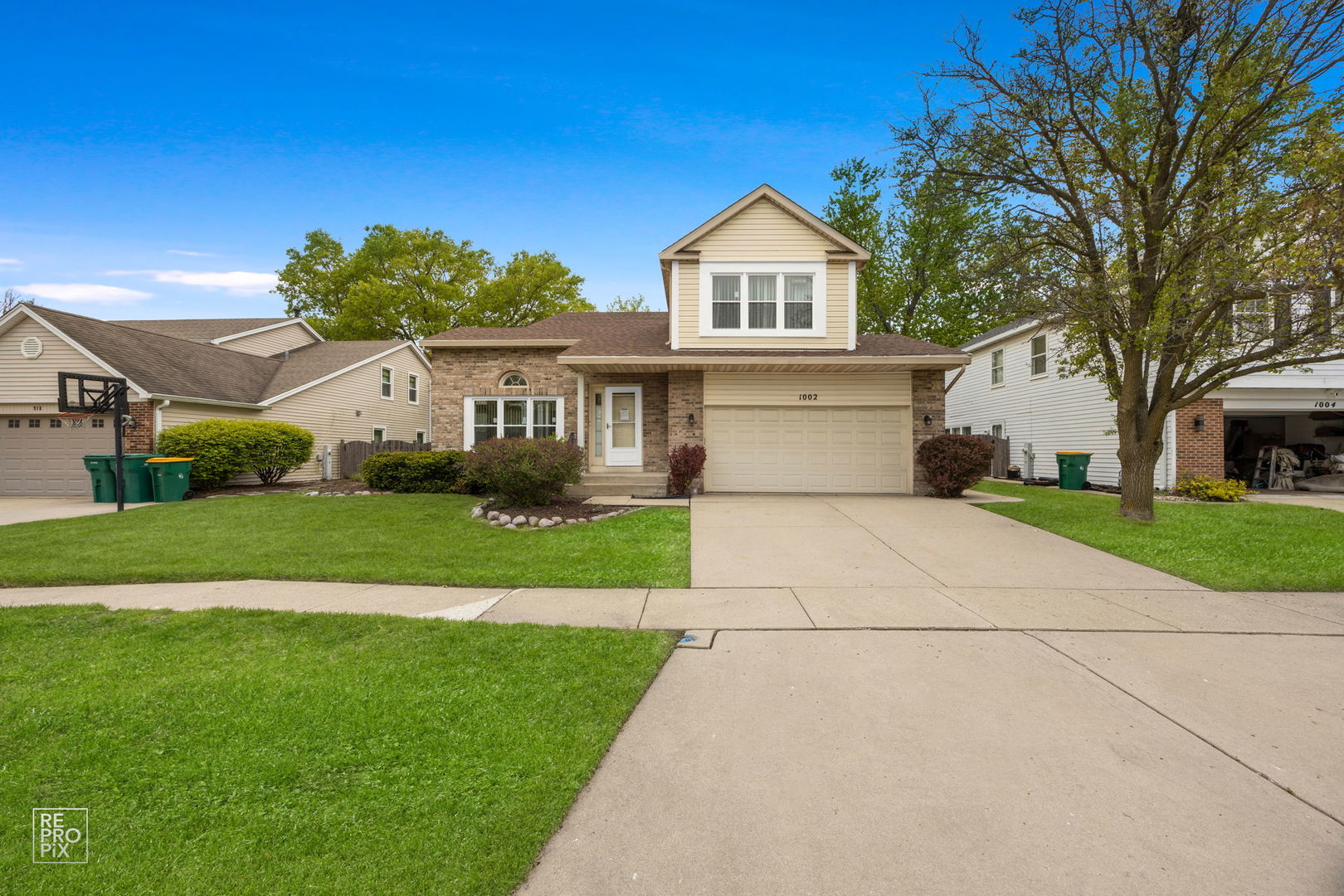 Photo 2 of Single family home for sale at 1002 Hobson Dr, Buffalo Grove, IL 60089 | MLS# 12716489 | Listing updated on 2026-08-25