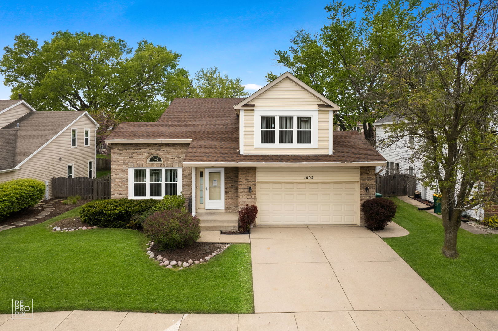 Photo 1 of Single family home for sale at 1002 Hobson Dr, Buffalo Grove, IL 60089 | MLS# 12716489 | Listing updated on 2026-08-25