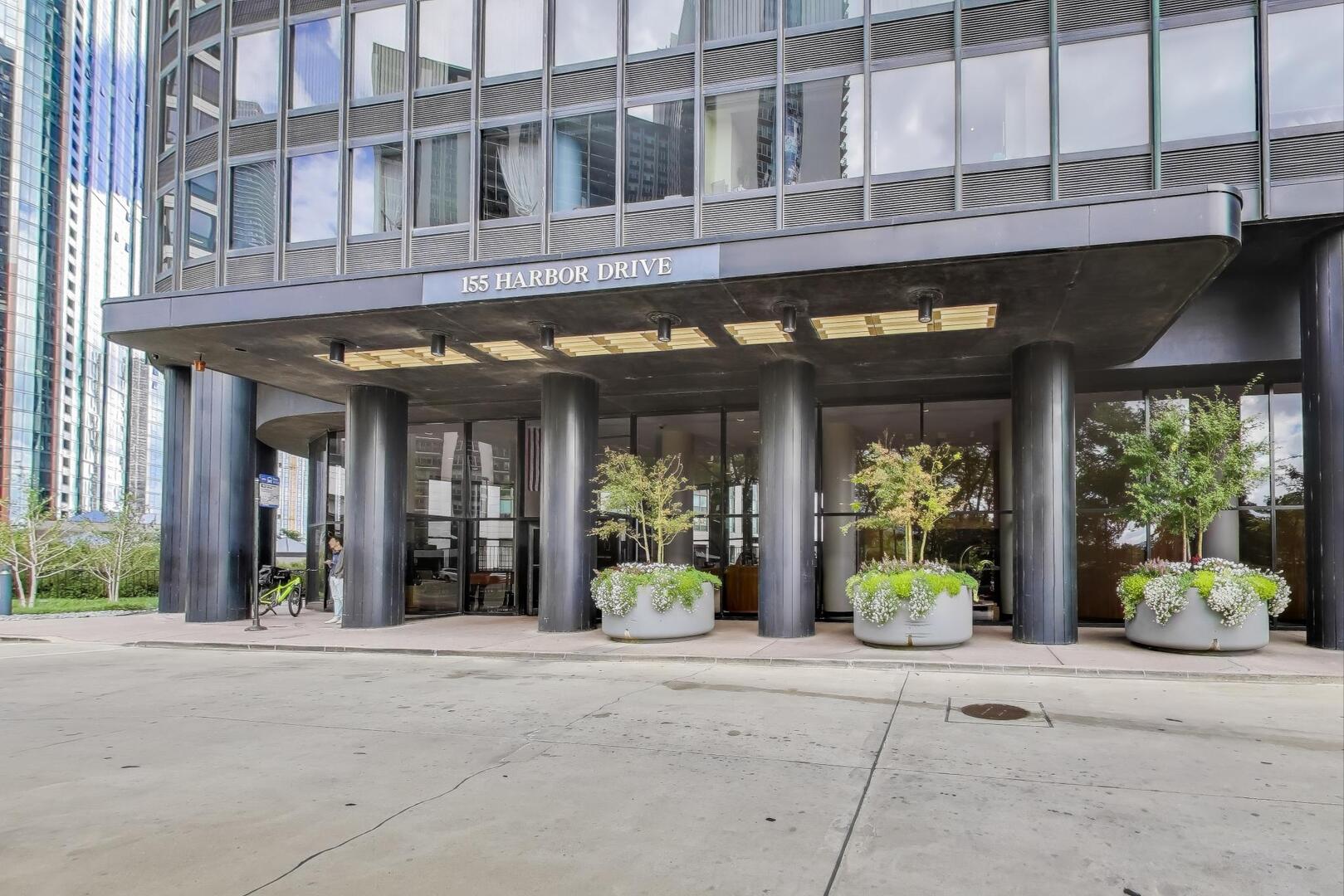 3rd image of 155 N Harbor Dr, Chicago, IL 60601