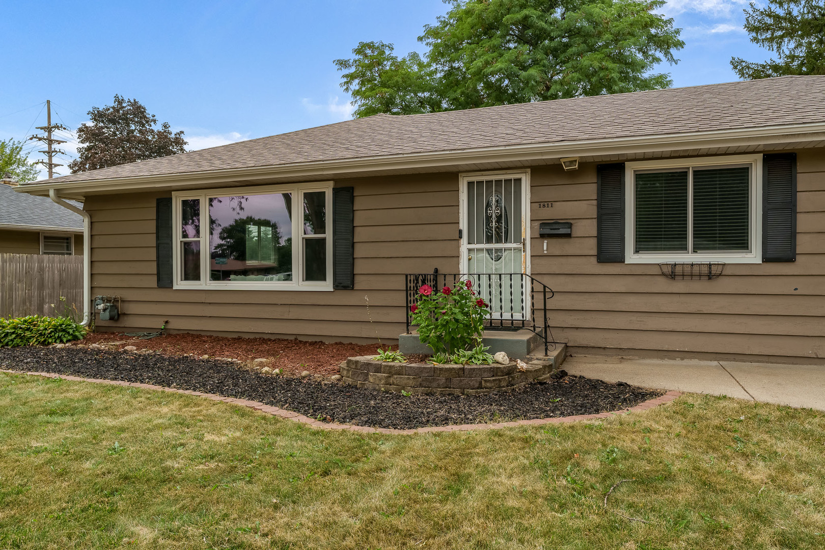 2nd image of 1811 Randolph Dr, Rockford, IL 61103 | MLS# 12716518