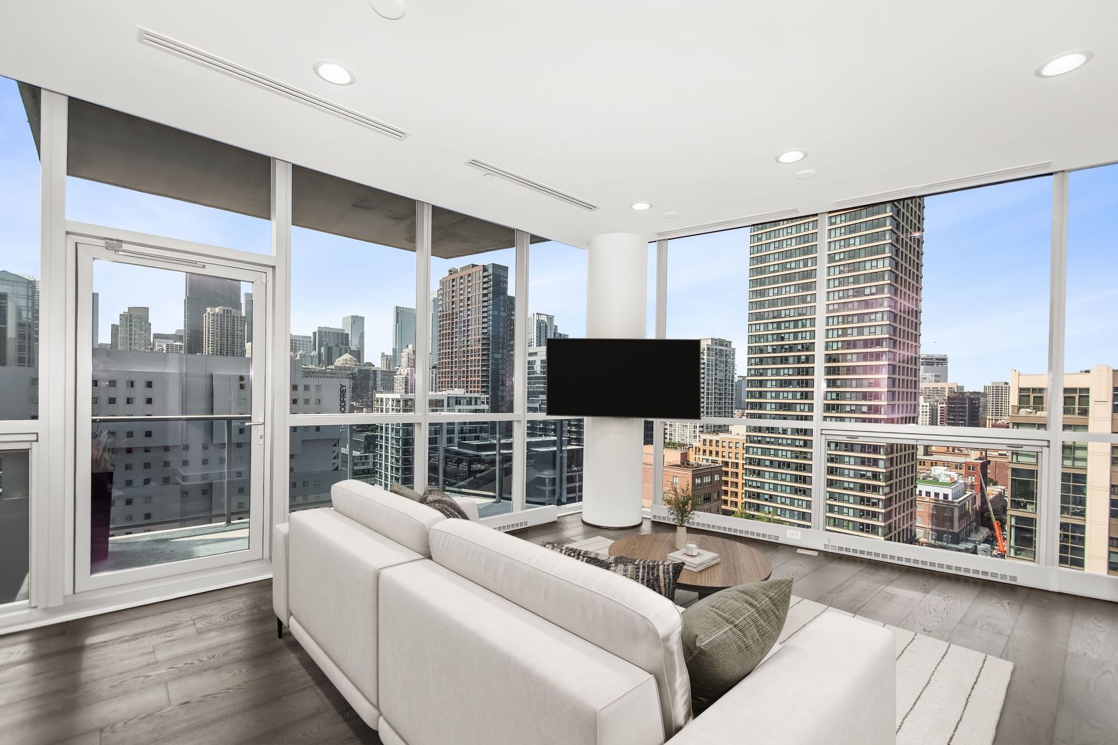 5th image of 110 W Superior St #1602, Chicago, IL 60654 | MLS# 12716543
