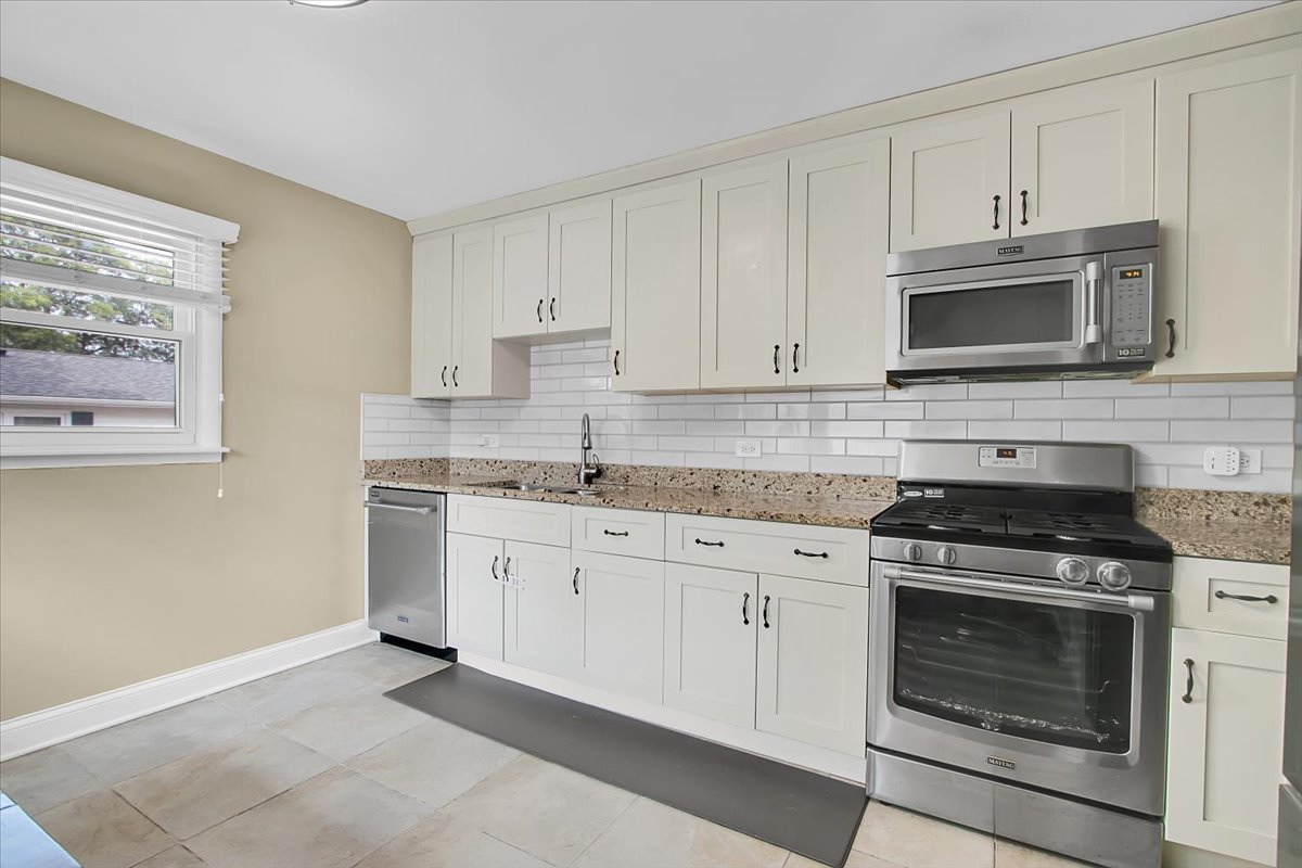 5th image of 1402 S Robert Dr, Mount Prospect, IL 60056 | MLS# 12716584