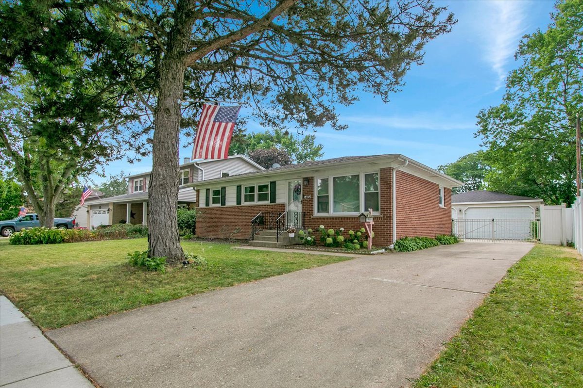 1st image of 1402 S Robert Dr, Mount Prospect, IL 60056 | MLS# 12716584