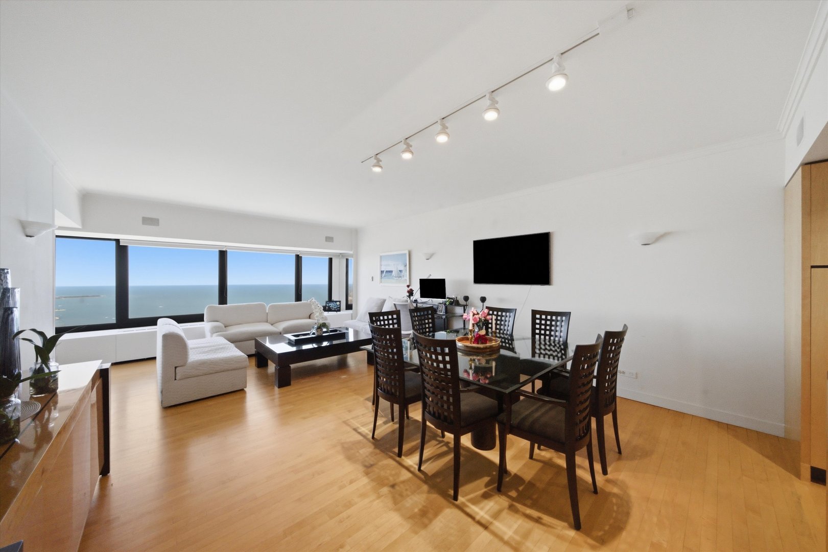 3rd image of 175 E Delaware Pl #6504, Chicago, IL 60611 | MLS# 12716635