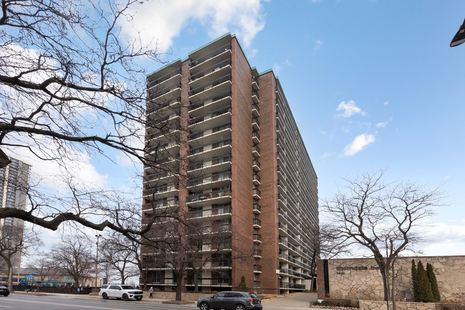 2nd image of 5901 N Sheridan Rd, Chicago, IL 60660