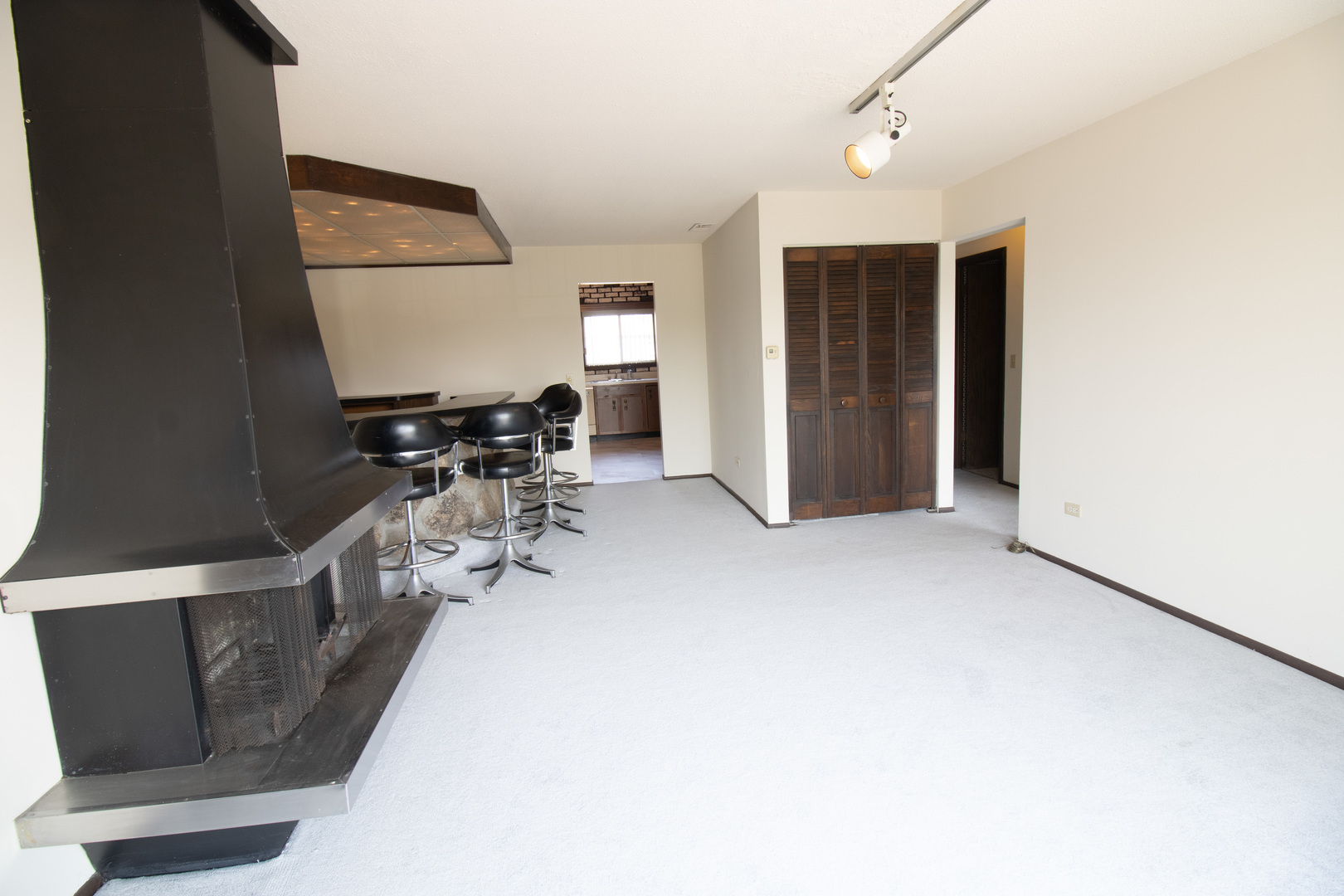 4th image of 608 Cobblestone Cir, Glenview, IL 60025