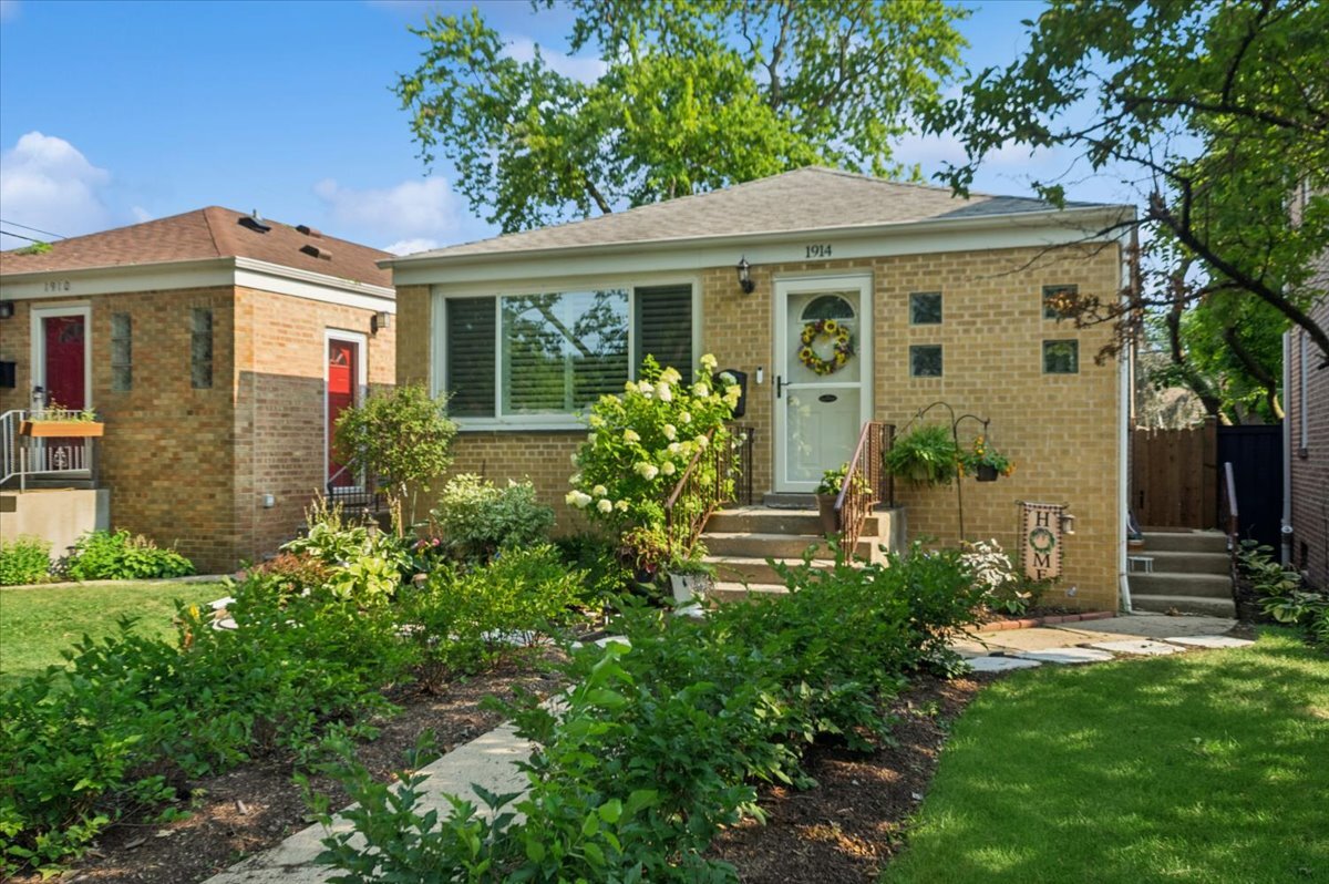 1st image of 1914 Warren St, Evanston, IL 60202 | MLS# 12716686