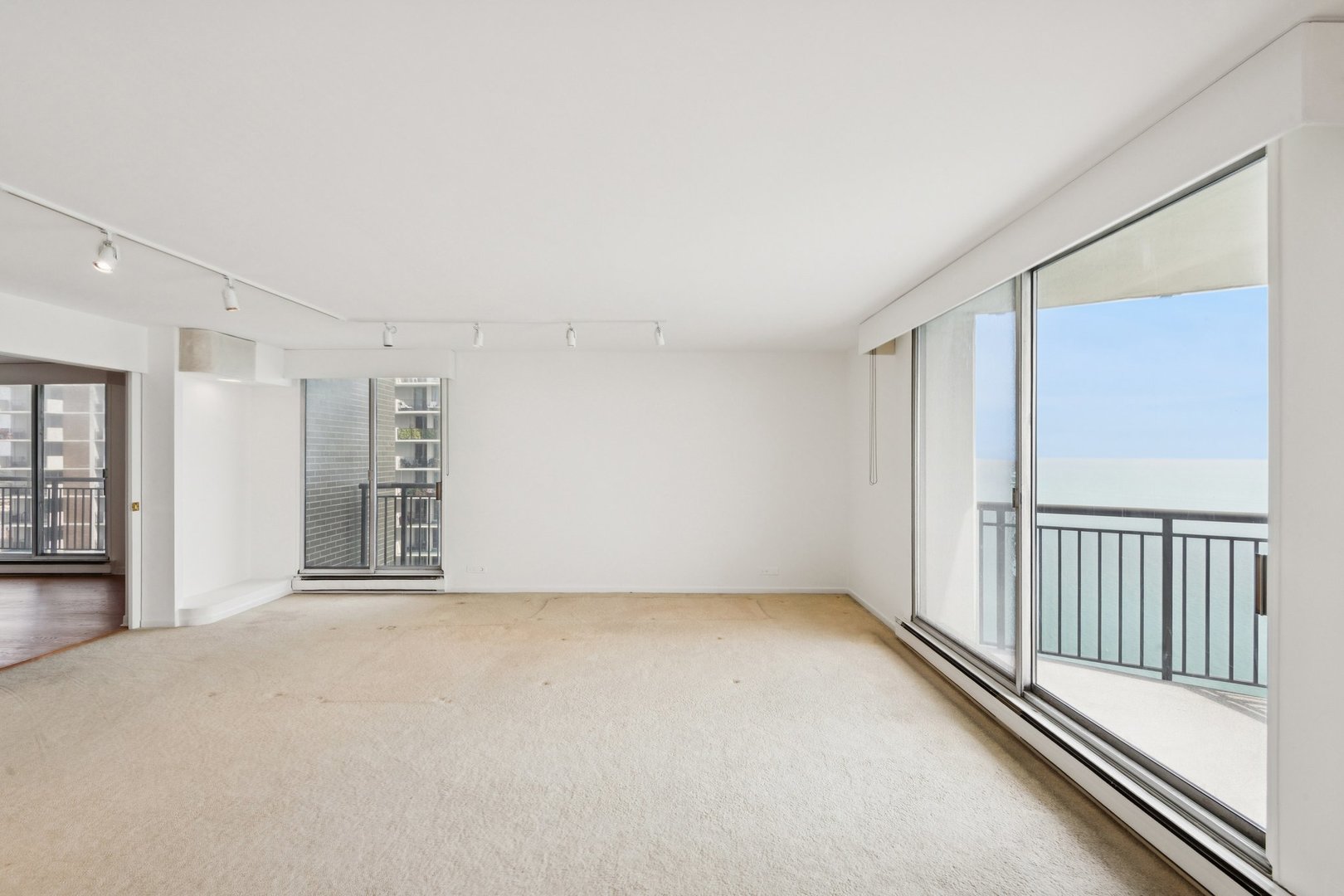 4th image of 6007 N Sheridan Rd #27B, Chicago, IL 60660 | MLS# 12716692
