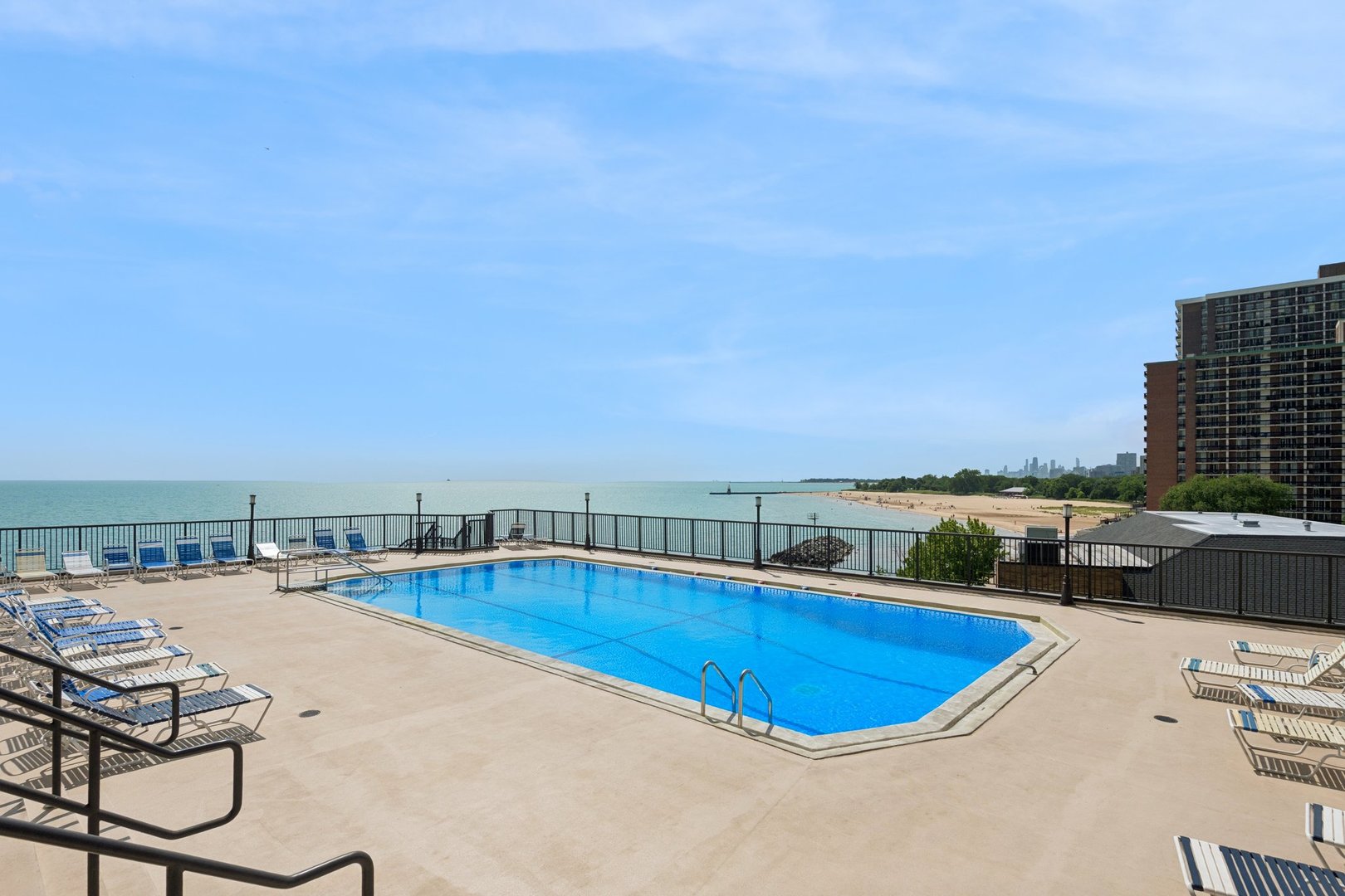2nd image of 6007 N Sheridan Rd, Chicago, IL 60660