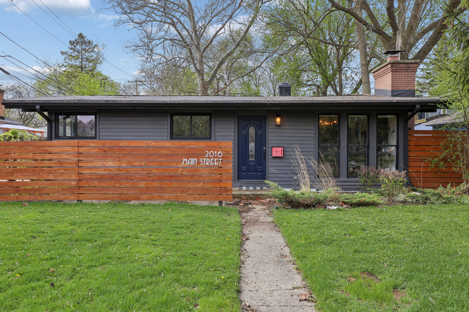 1st image of 2016 Main St, Evanston, IL 60202 | MLS# 12716717