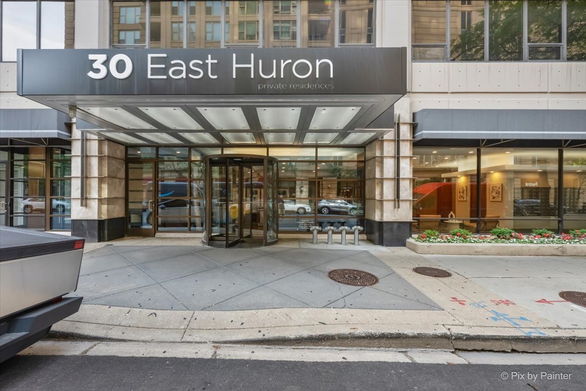 2nd image of 30 E Huron St #1207, Chicago, IL 60611 | MLS# 12716725