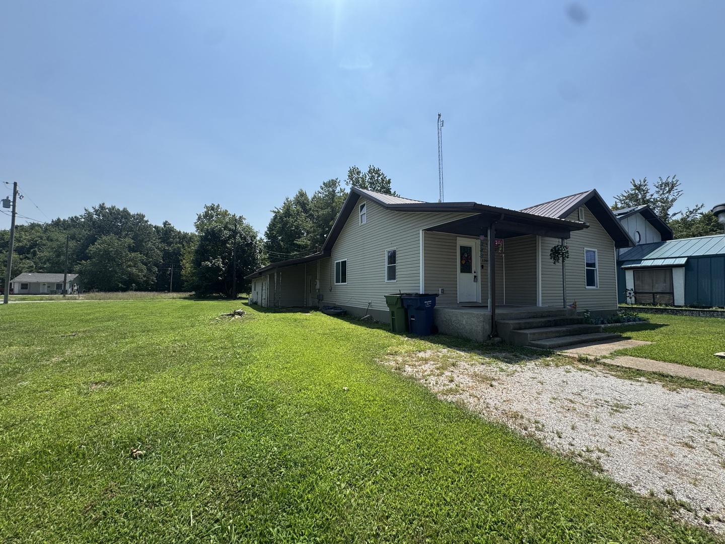 4th image of 1204 W Oak St, West Frankfort, IL 62896 | MLS# 12716766